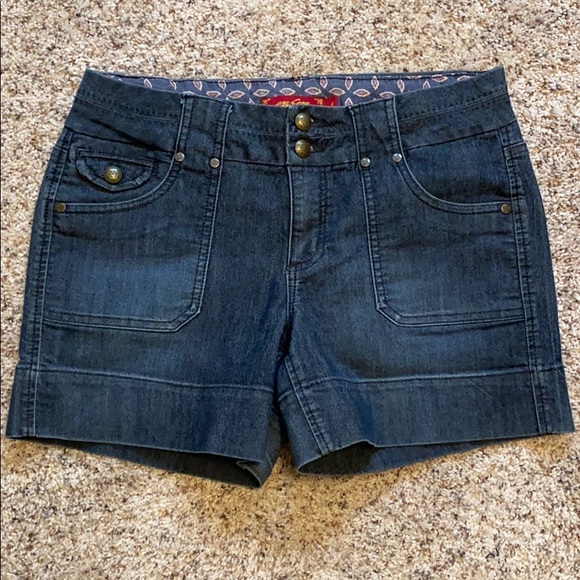 One Sone Pants - Jean Shorts
